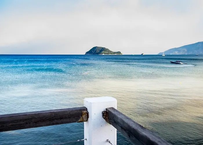 Mare Zakynthos, Private